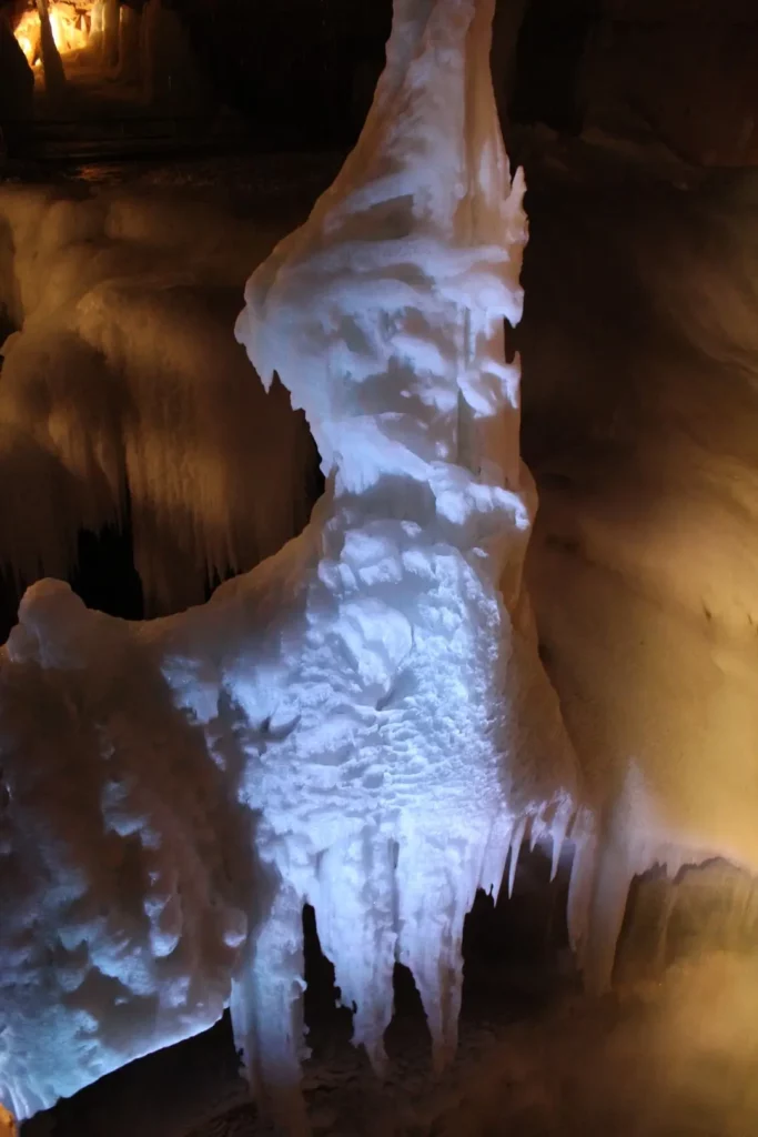 Dachstein giant ice cave / Dachstein Rieseneishöhle