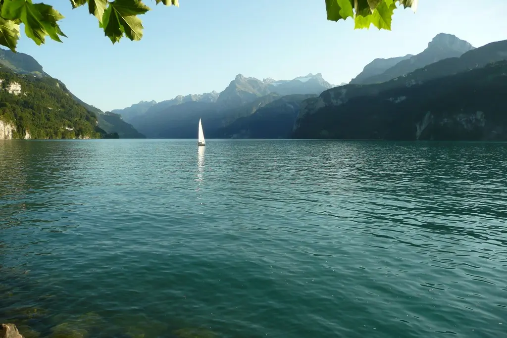 Lake Lucerne Lake Uri Brunnen / Vierwaldstättersee Urnersee