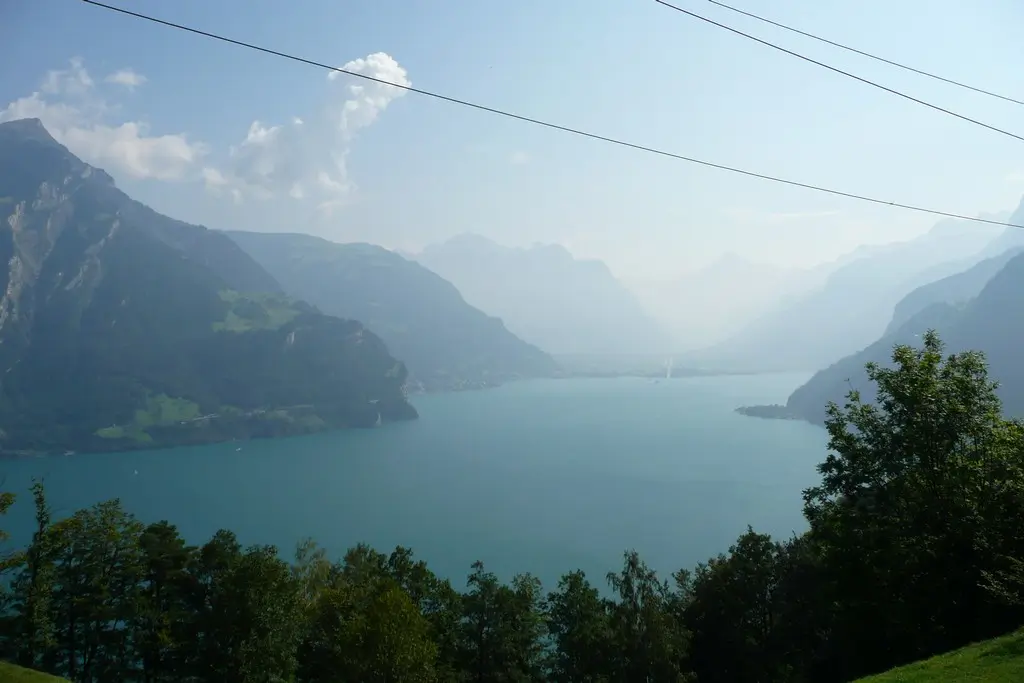 Lake Lucerne Lake Uri Swiss trail / Vierwaldstättersee Urnersee Weg der Schweiz