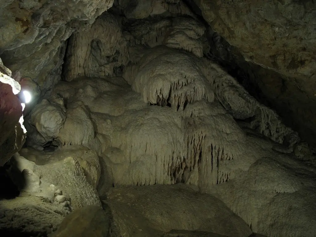  Savonnieres Les Grottes Petrifiantes