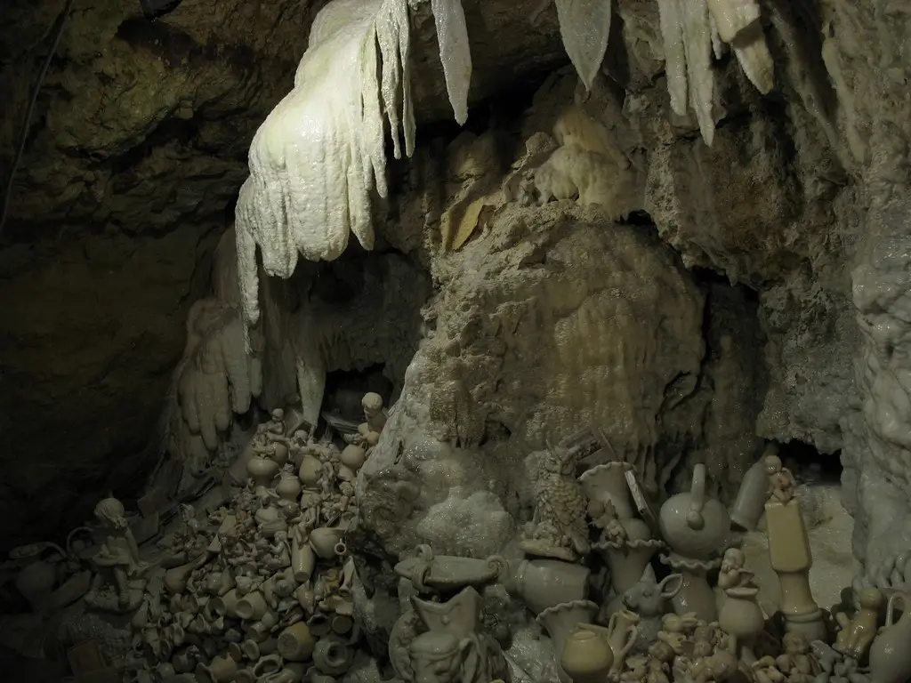 Savonnieres Les Grottes Petrifiantes